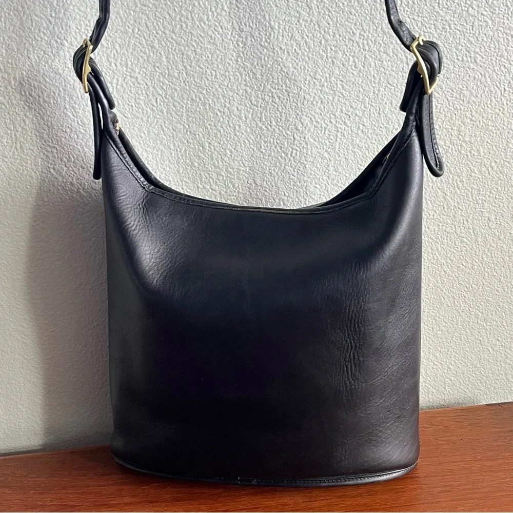 PROJECT: READ before purchasing - Vintage Coach Black Shoulder Sac Style 9730 - Picture 2 of 15